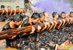 鐵血獵人夏令營讓孩子體驗(yàn)軍營生活