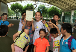 參加網(wǎng)球夏令營讓青少年身心更健康