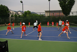 網(wǎng)球訓練營豐富中小學生暑假生活