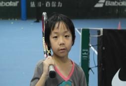 這個(gè)假期，讓孩子通過網(wǎng)球培養(yǎng)貴族氣質(zhì)！