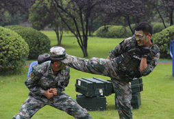 萬寧軍事夏令營讓孩子掌握防身技巧！