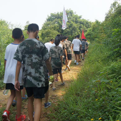 2018威寧軍事夏令營(yíng)提升孩子綜合能力