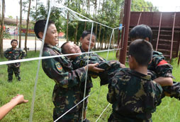 假期來威寧青少年夏令營體驗軍事