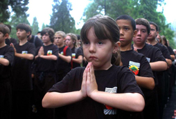 參加夏令營零距離體驗(yàn)禪宗文化，學(xué)習(xí)少林功夫