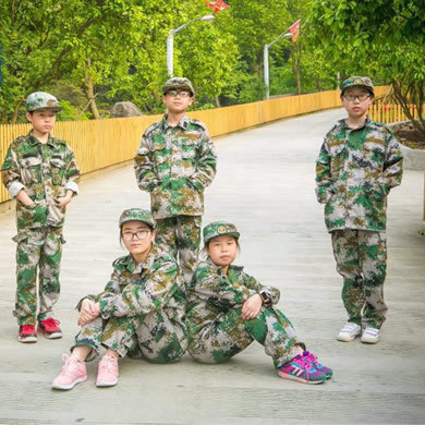 溫州軍事拓展夏令營(yíng)提高孩子綜合素質(zhì)