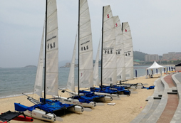 參加2024年威海帆船夏令營接受海浪的沖刷!
