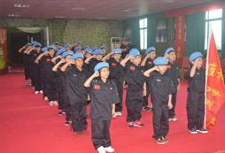 參加常州市中學(xué)生部隊夏令營感受威嚴(yán)氛圍!