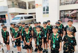 勞逸結(jié)合，外出玩耍