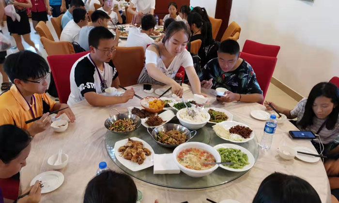 第一頓聚餐