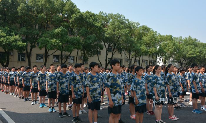 武漢軍事夏令營(yíng)
