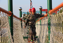 參加武漢軍事夏令營全面挖掘孩子自身潛能