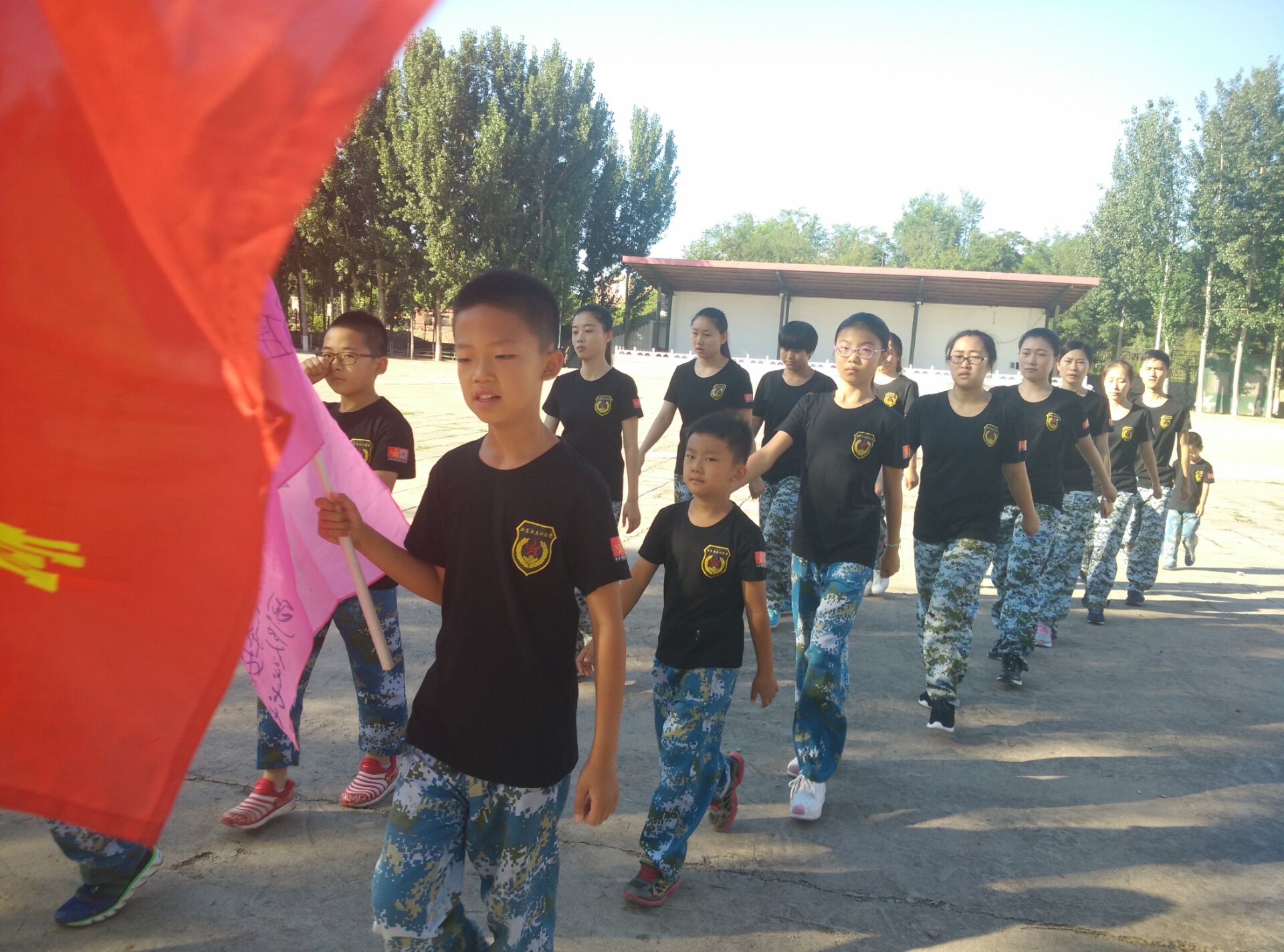 <strong>武漢軍訓夏令營引導學生往積極的方向發(fā)展</strong>