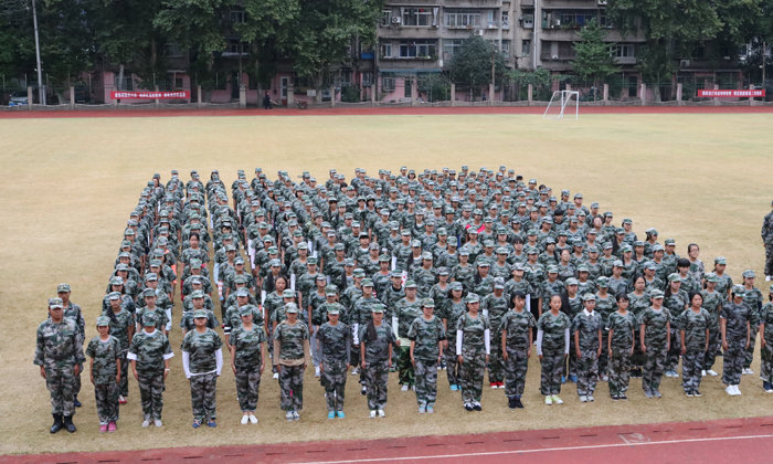 武漢軍事夏令營(yíng)
