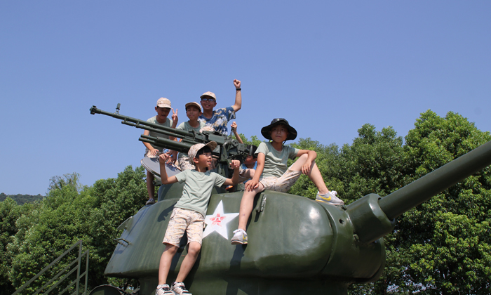武漢軍事夏令營(yíng)