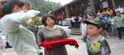 家長如何了解孩子在武漢青少年夏令營的情況？