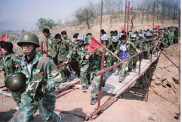 武漢軍事夏令營讓我們的孩子學(xué)會感恩