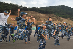 武漢夏令營拓展活動磨煉孩子的意志品質(zhì)