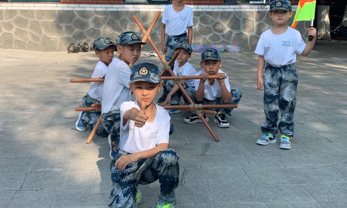 烏魯木齊軍事夏令營的安全保障有哪些？.gif