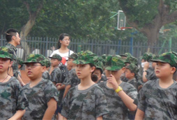 烏魯木齊軍事夏令營讓孩子在這里挑戰(zhàn)自我