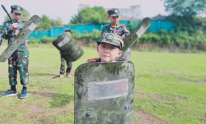 無(wú)錫軍事夏令營(yíng).gif