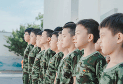 站軍姿，磨煉意志