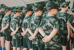 聽從指揮，遵守紀(jì)律