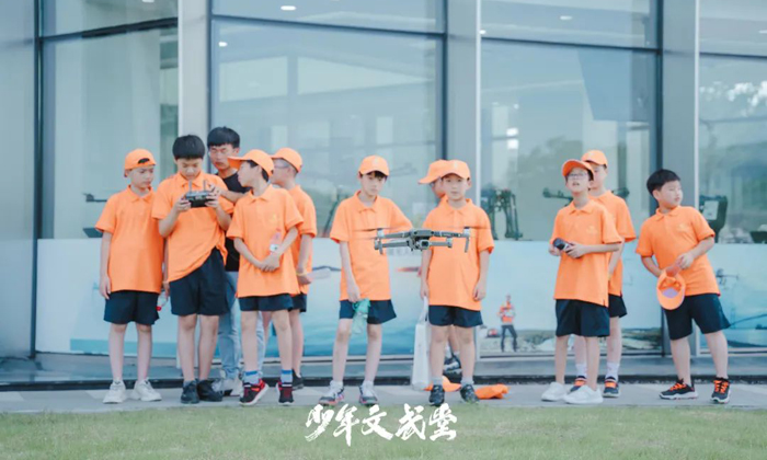 操控?zé)o人機(jī)