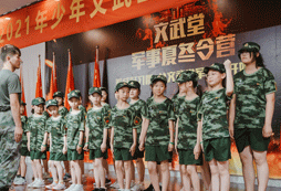 聽從指揮，作風優(yōu)良