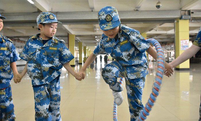 “穿過呼啦圈”團(tuán)結(jié)合作小游戲