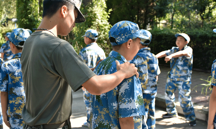 糾正姿勢，保護(hù)孩子頸椎