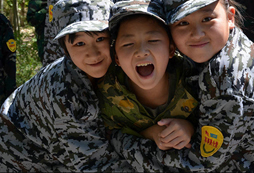 軍事夏令營大集體生活讓孩子學會團結(jié)精神