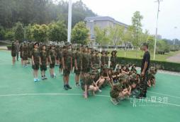 西安軍事夏令營鍛煉孩子鋼鐵意志