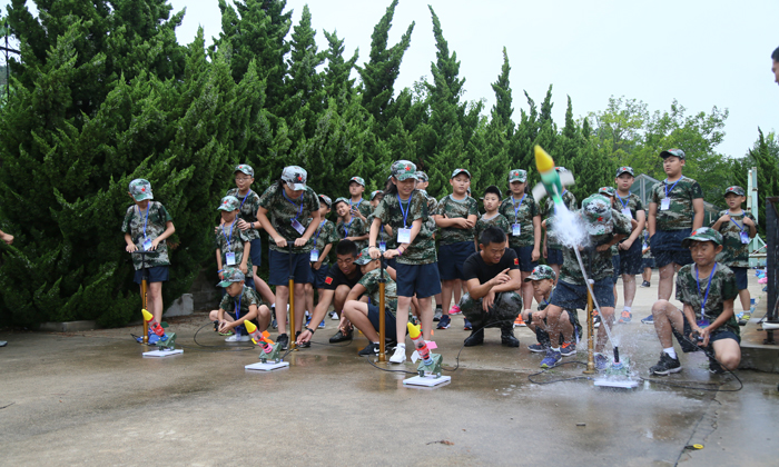 山東暑假軍事拓展夏令營(yíng)