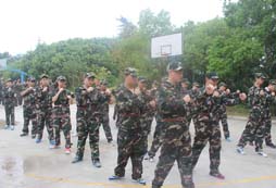 好習(xí)慣從上海西點(diǎn)軍事夏令營(yíng)開始