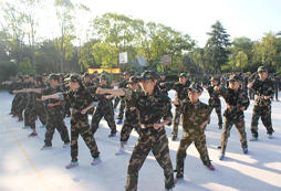 上海西點(diǎn)軍事夏令營(yíng)是如何解決孩子想家的問(wèn)題？