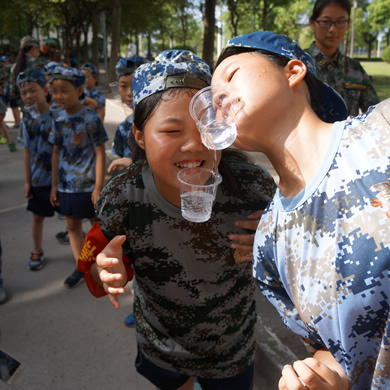 上海西點(diǎn)軍訓(xùn)學(xué)校與其他機(jī)構(gòu)有什么不同