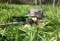 草地槍機(jī)戰(zhàn)