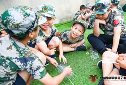 天真無(wú)邪的笑容哇!