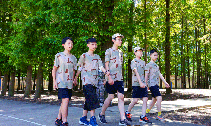 學(xué)習(xí)正步