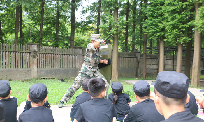上海西點(diǎn)軍事夏令營(yíng)軍體拳訓(xùn)練