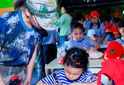 學(xué)員們認(rèn)真學(xué)習(xí)