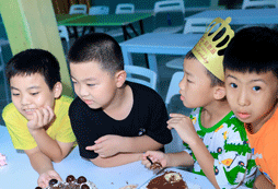 生日一起吃蛋糕