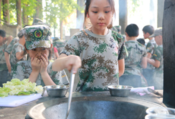 上海魔鬼軍事化訓(xùn)練夏令營(yíng)適合哪些孩子參加？