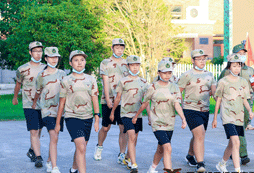 踢正步練習(xí)