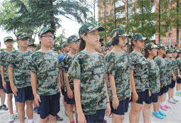 看上海西點夏令營軍事體能訓練