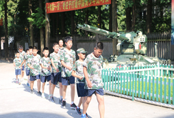 上海西點軍事夏令營營地訓練