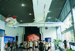 參觀中國飛機(jī)發(fā)展歷史博物館