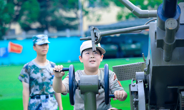 大炮瞄準射擊