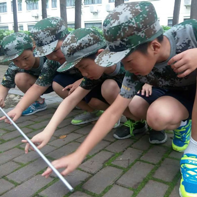 上海西點(diǎn)軍事夏令營(yíng)帶你體驗(yàn)不一樣的青春