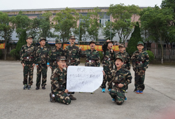 2016上海西點(diǎn)軍事夏令營火熱開營中